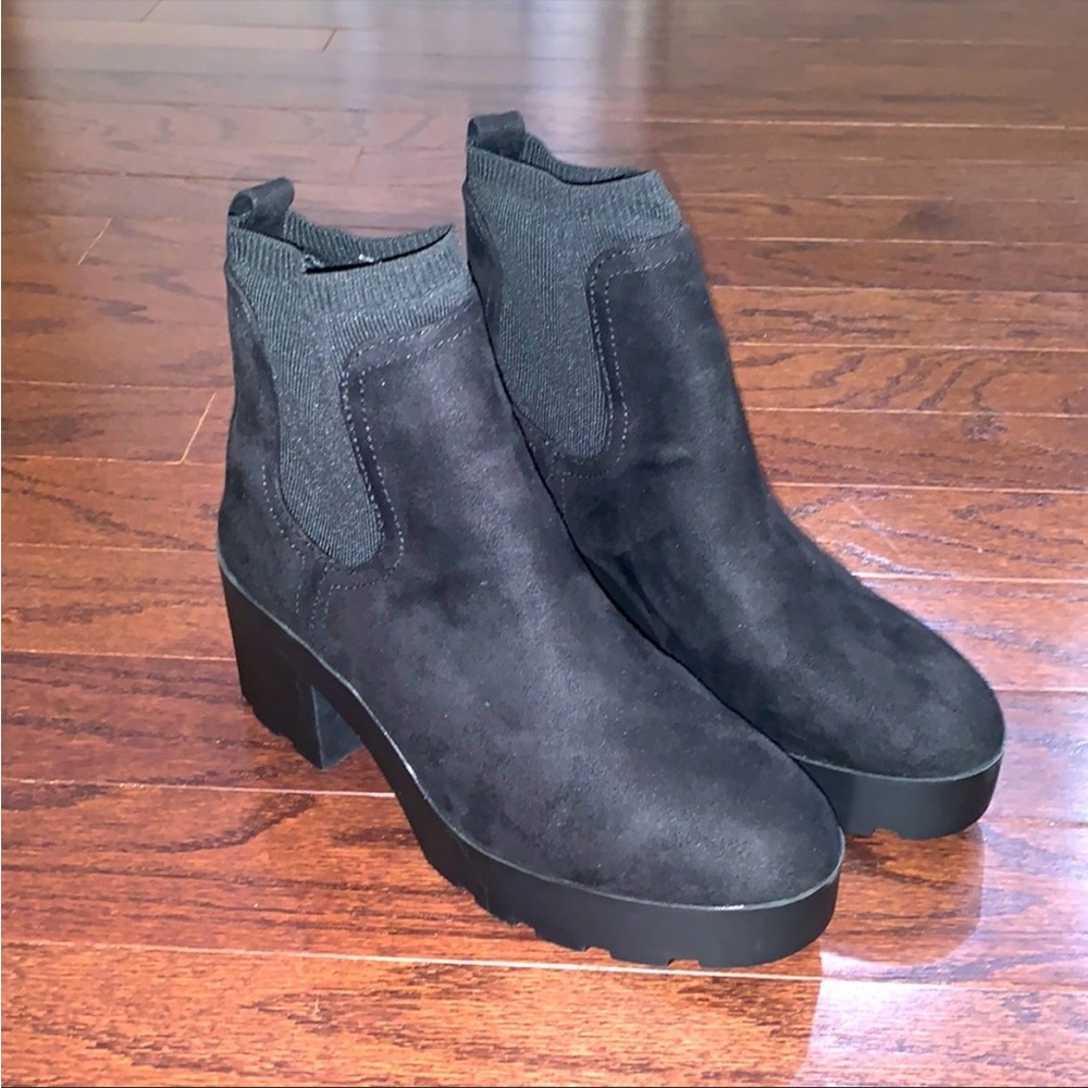BNWT Bamboo Heeled booties